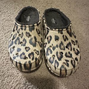 Women’s size 6 fur lined leopard crocs
